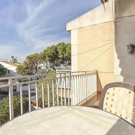 Cosy Close To Local Amenities *