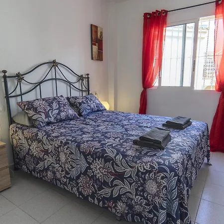 Cosy Close To Local Amenities דירה *