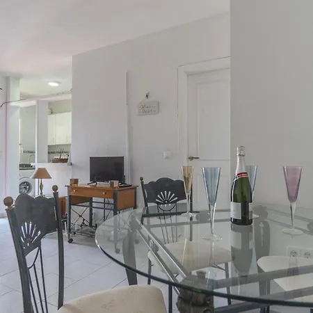 Cosy Close To Local Amenities Apartment *