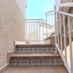 Cosy Close To Local Amenities