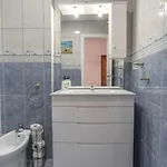 Cosy Close To Local Amenities